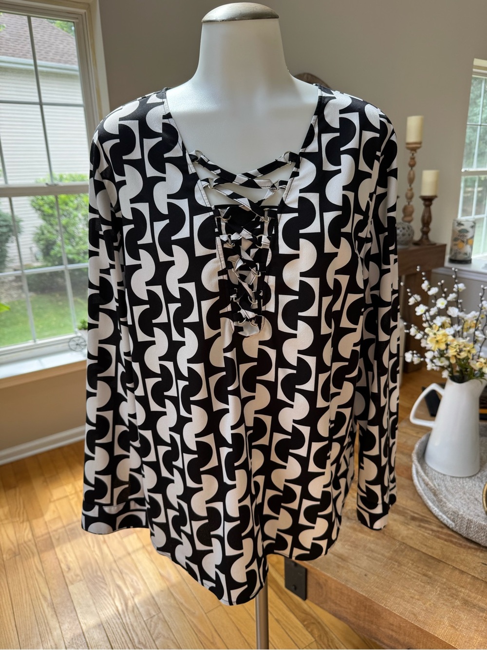 Chico's Black & White Geometric Lace-Up Long-Sleeve Top
